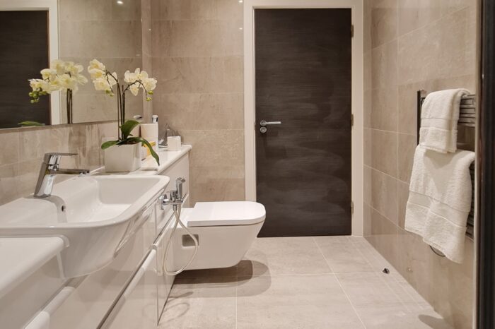 4 bathroom fitter